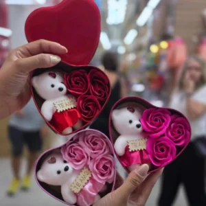 Kit C/12 Latas Coração ursinho e rosas